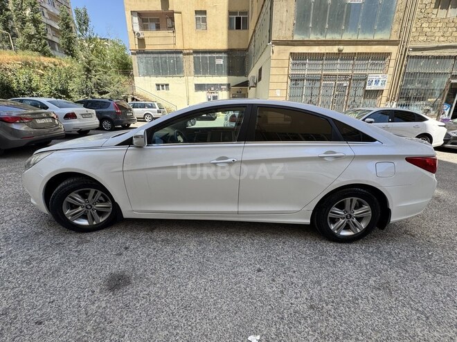 Hyundai Sonata-2