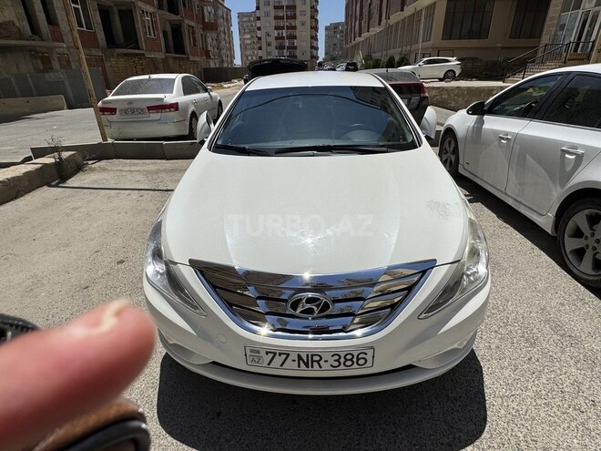 Hyundai Sonata-12