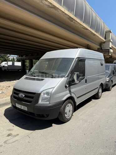 Ford Transit-8