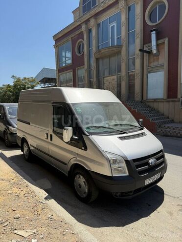 Ford Transit-9
