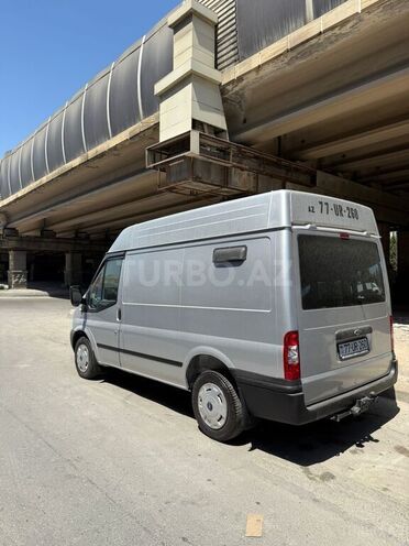 Ford Transit-10