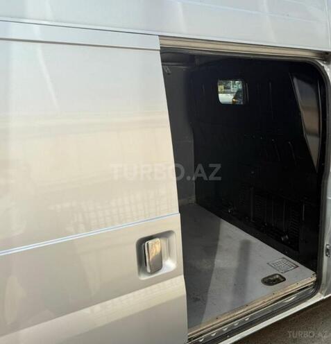 Ford Transit-12