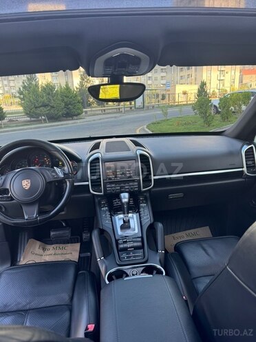 Porsche Cayenne-12