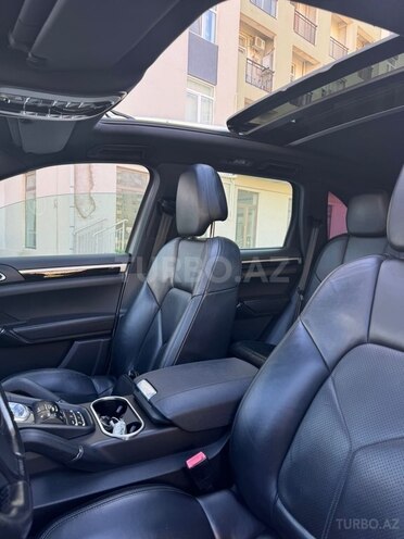 Porsche Cayenne-11