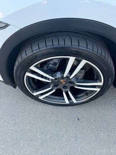 Porsche Cayenne-13
