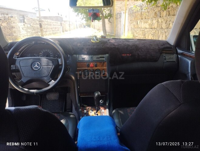 Mercedes E 240 1999, 235,000 km - 2.4 л - Şərur