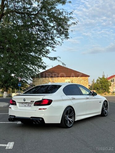 BMW 528 2010, 300,000 km - 3.0 l - Zaqatala