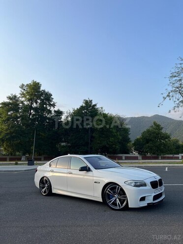 BMW 528 2010, 300,000 km - 3.0 l - Zaqatala