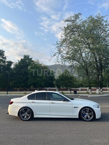 BMW 528 2010, 300,000 km - 3.0 l - Zaqatala