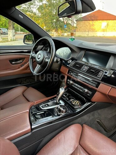 BMW 528 2010, 300,000 km - 3.0 l - Zaqatala