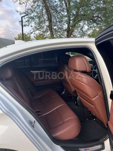 BMW 528 2010, 300,000 km - 3.0 l - Zaqatala