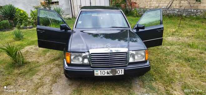 Mercedes E 200 1993, 220,000 km - 2.0 l - Bakı