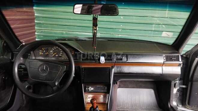Mercedes E 200 1993, 220,000 km - 2.0 l - Bakı