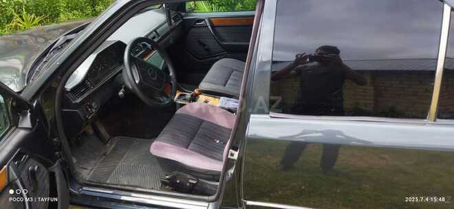 Mercedes E 200 1993, 220,000 km - 2.0 l - Bakı