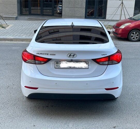 Hyundai Avante 2015, 250,000 km - 1.6 л - Bakı