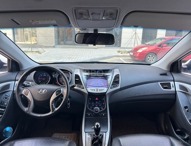 Hyundai Avante 2015, 250,000 km - 1.6 л - Bakı