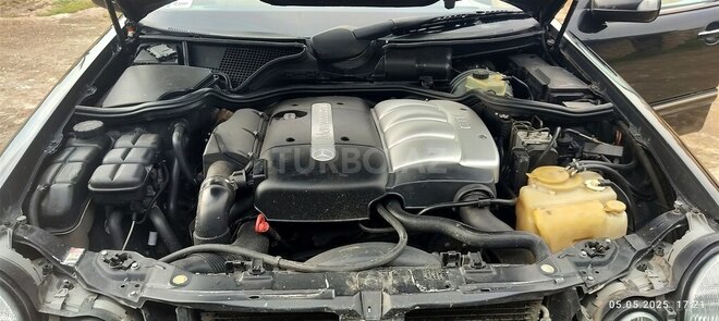 Mercedes E 220 d 2001, 512,354 km - 2.2 l - Salyan