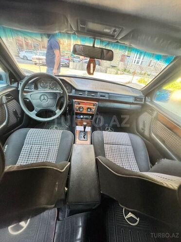 Mercedes E 220 1993, 300,000 km - 2.2 l - Bakı