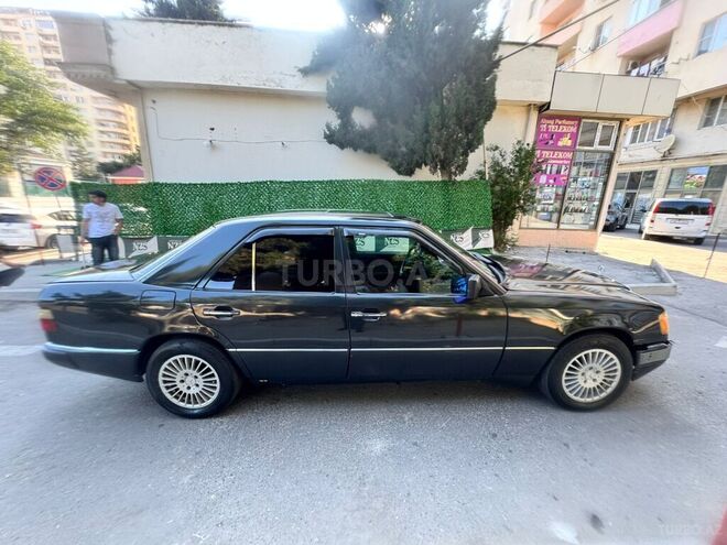 Mercedes E 220 1993, 300,000 km - 2.2 l - Bakı