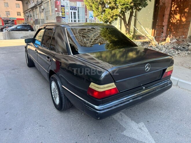 Mercedes E 220 1993, 300,000 km - 2.2 l - Bakı