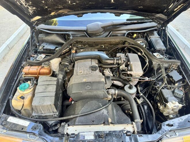 Mercedes E 220 1993, 300,000 km - 2.2 l - Bakı