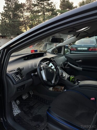 Toyota Prius-5