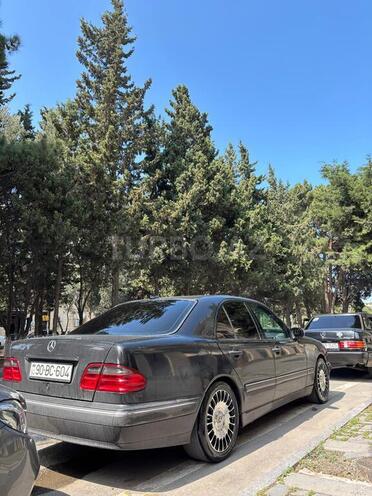 Mercedes E 240 1997, 256,000 km - 2.4 l - Sumqayıt