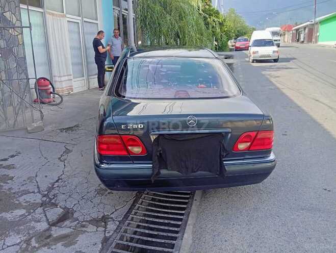 Mercedes E 280 1998, 298,457 km - 2.8 l - Qəbələ