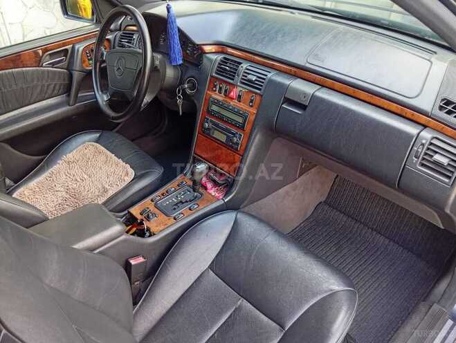 Mercedes E 280 1998, 298,457 km - 2.8 l - Qəbələ