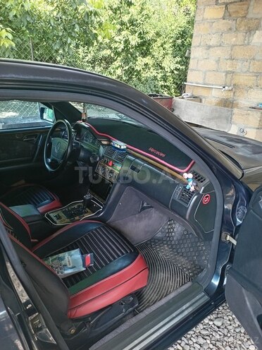 Mercedes E 230 1997, 250,000 km - 2.3 l - Bərdə