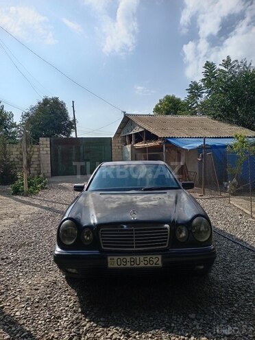 Mercedes E 230 1997, 250,000 km - 2.3 l - Bərdə