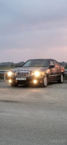 Mercedes E 230 1996, 522,000 km - 2.3 l - Astara