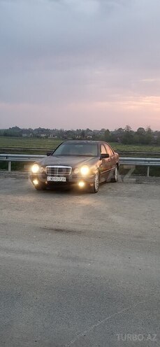 Mercedes E 230 1996, 522,000 km - 2.3 l - Astara