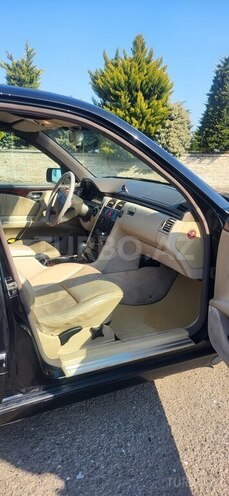 Mercedes E 230 1996, 522,000 km - 2.3 l - Astara