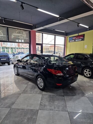 Hyundai Accent-3