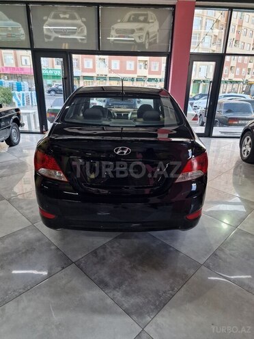 Hyundai Accent-2