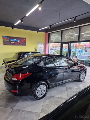 Hyundai Accent-4