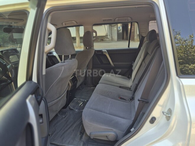 Toyota Land Cruiser Prado-13
