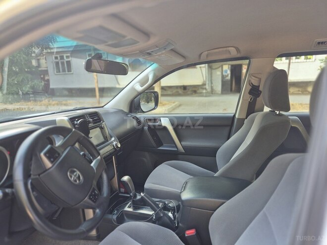 Toyota Land Cruiser Prado-11
