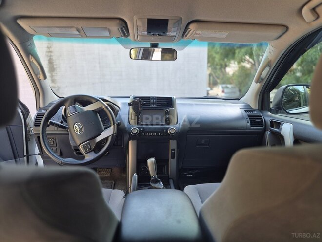Toyota Land Cruiser Prado-12
