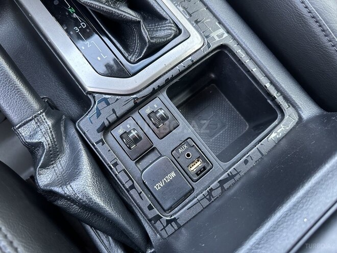 Toyota Land Cruiser Prado-17