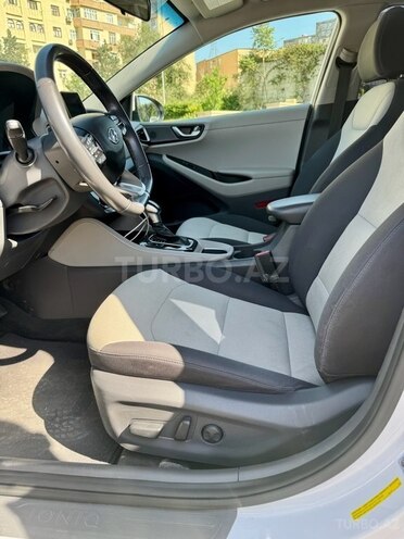 Hyundai IONIQ-15