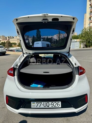 Hyundai IONIQ-12