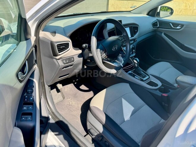 Hyundai IONIQ-13