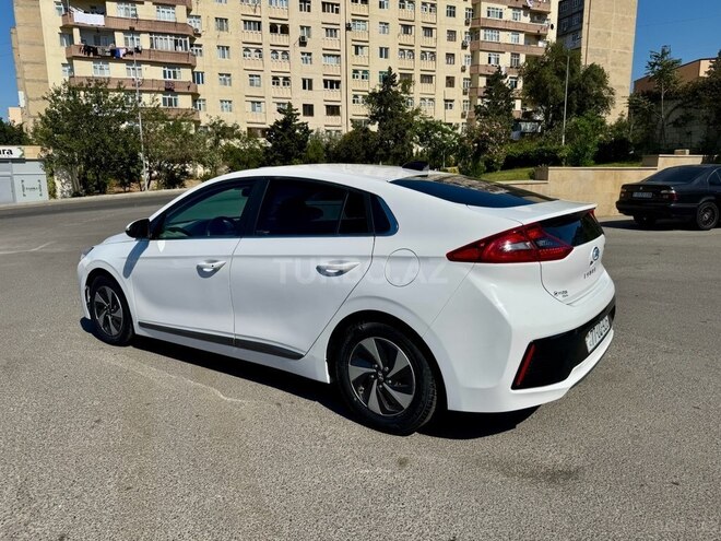 Hyundai IONIQ-7