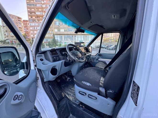 Ford Transit-6