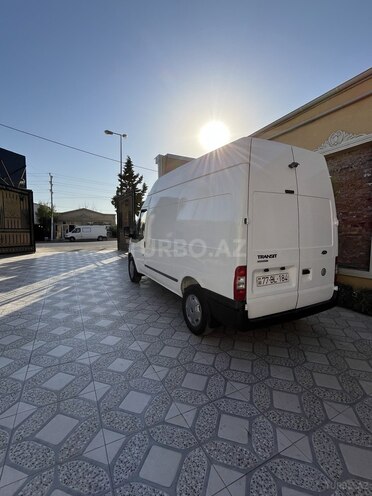 Ford Transit-10