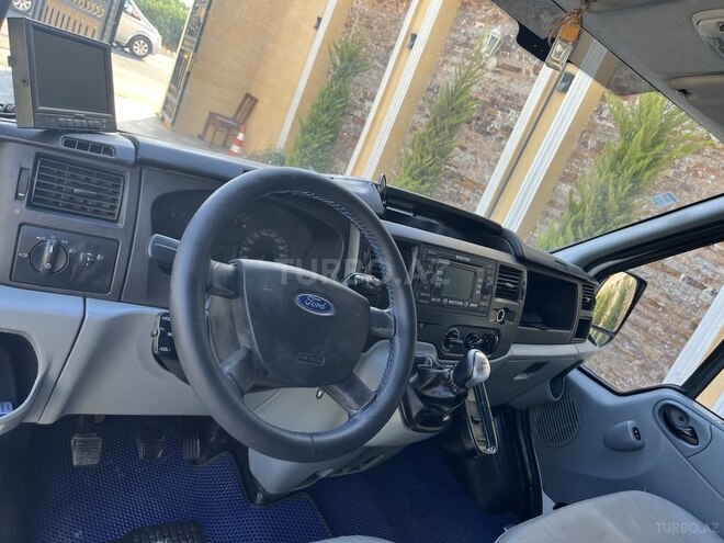 Ford Transit-5