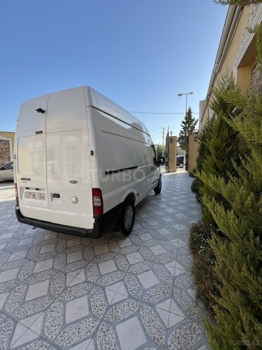 Ford Transit-13