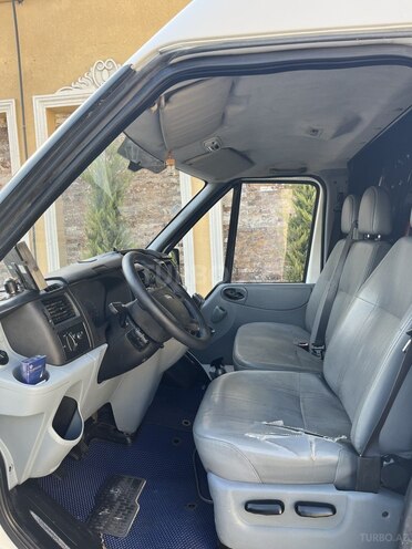 Ford Transit-3